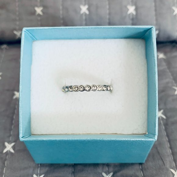 Pair of Simple Silver Rings - Picture 4 of 5